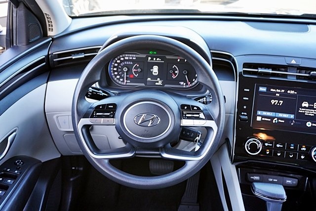 Used 2024 Gray Hyundai SE image 18