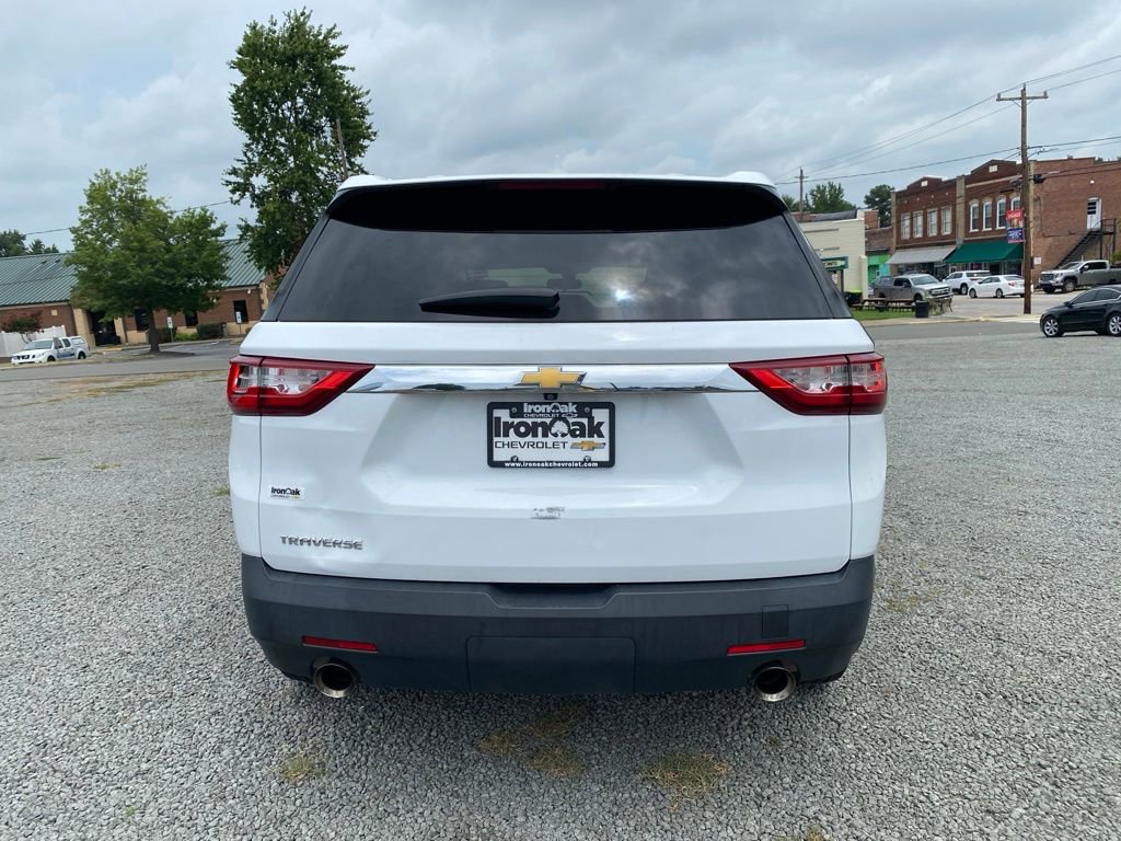 2021 Chevrolet Traverse LS photo 2