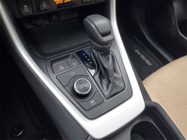 2020 Toyota RAV4 Hybrid XLE photo 24