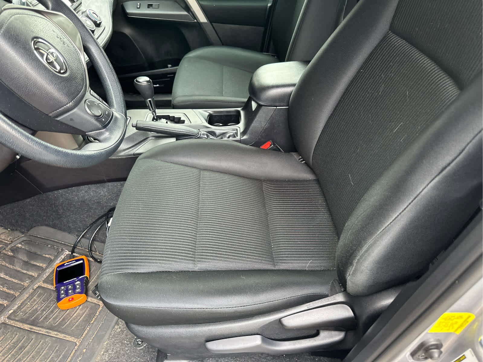 2018 Toyota RAV4 LE photo 4