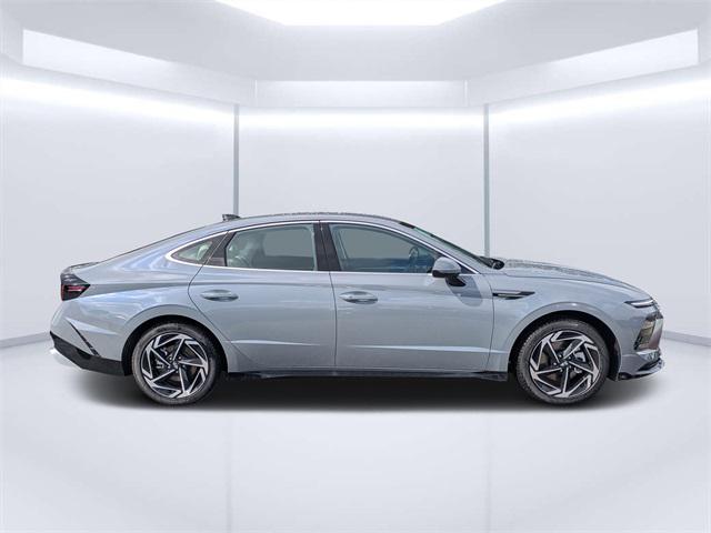 2026 Hyundai Sonata SEL Sport photo 2