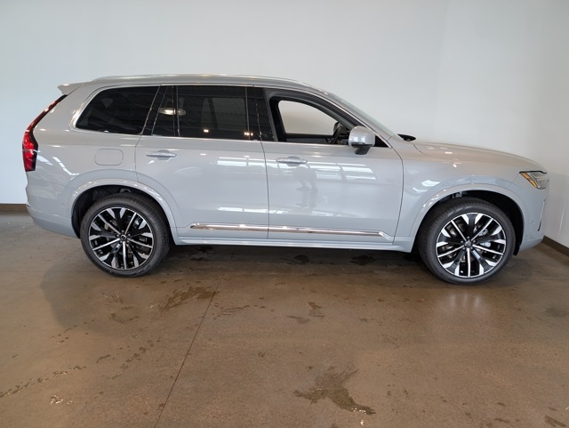2026 Volvo XC90 Plus photo 6