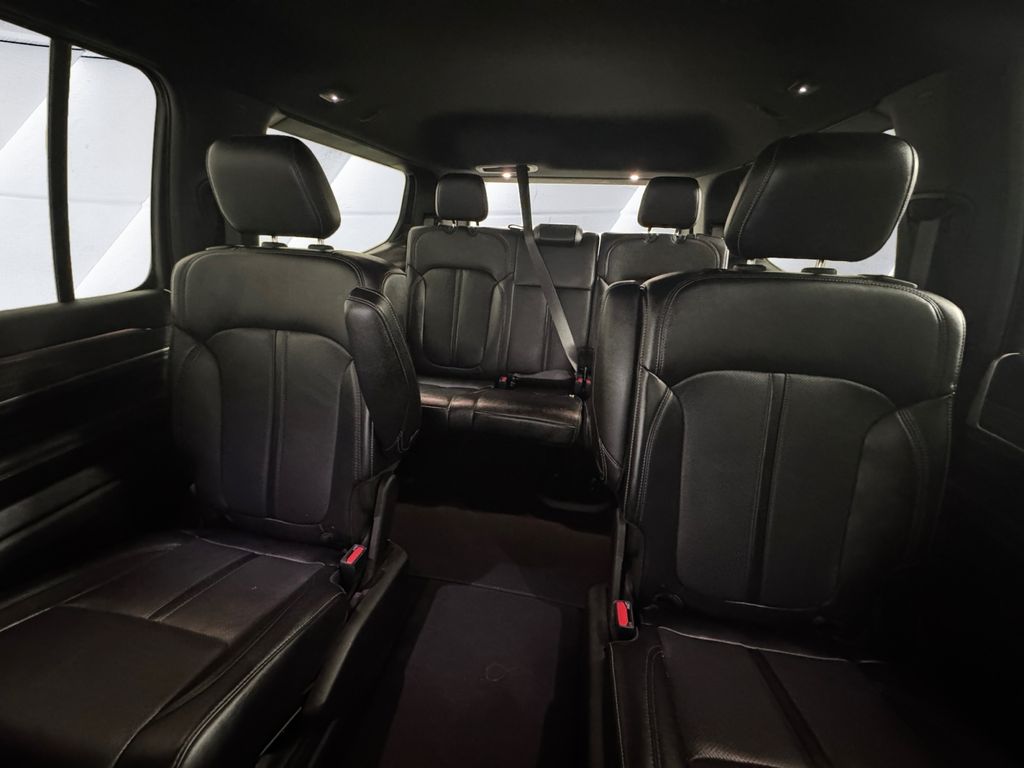 2024 Jeep Wagoneer Series II photo 18