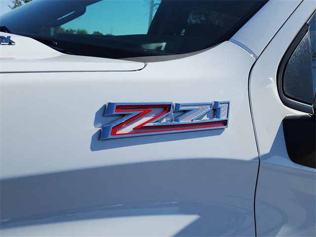 2022 Chevrolet Silverado 1500 RST photo 2