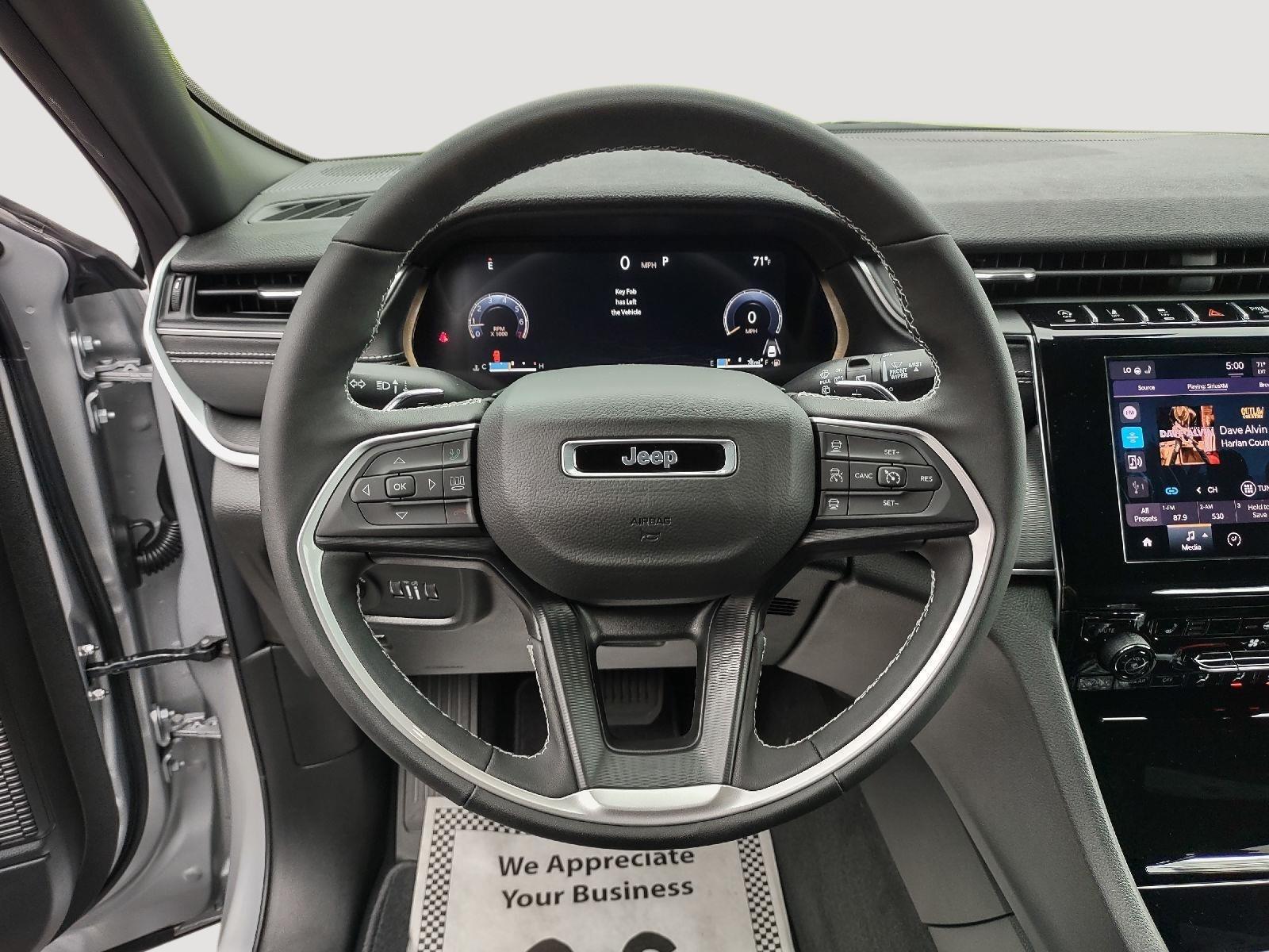 2025 Jeep Grand Cherokee Laredo X photo 13