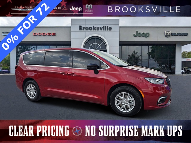 2026 Chrysler Pacifica Select's photo