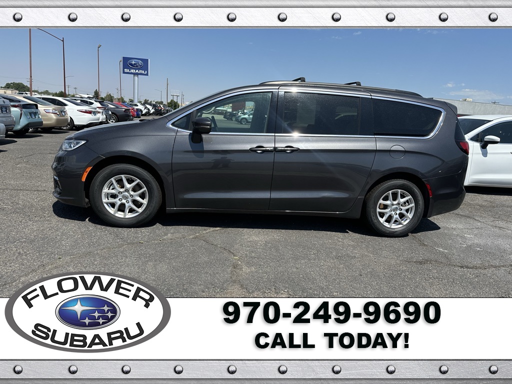 2022 Chrysler Pacifica Touring L photo 4