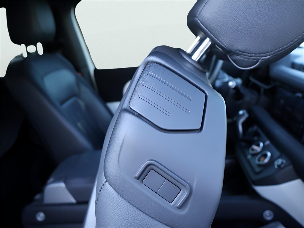 2022 Land Rover Defender 90 X-Dynamic S photo 12
