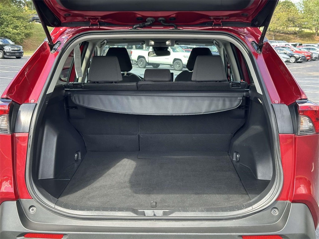 2024 Toyota RAV4 Hybrid XLE photo 3
