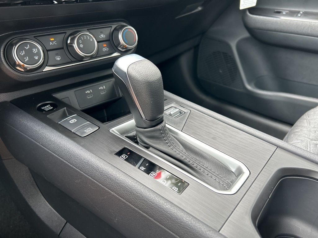 2025 Nissan Kicks SV photo 26