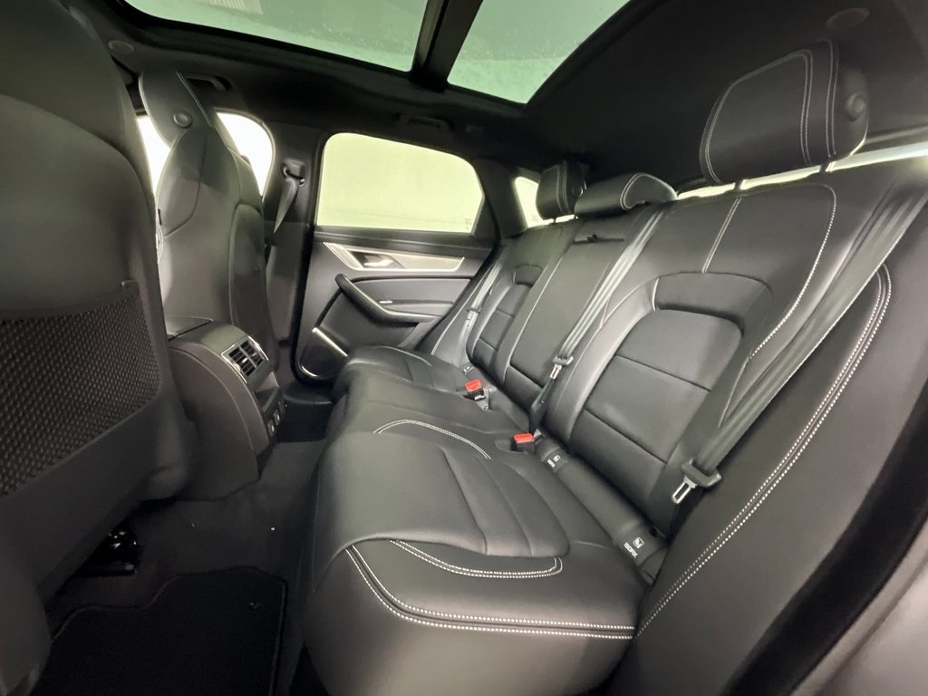 2025 Jaguar F-PACE P250 R-Dynamic S photo 4