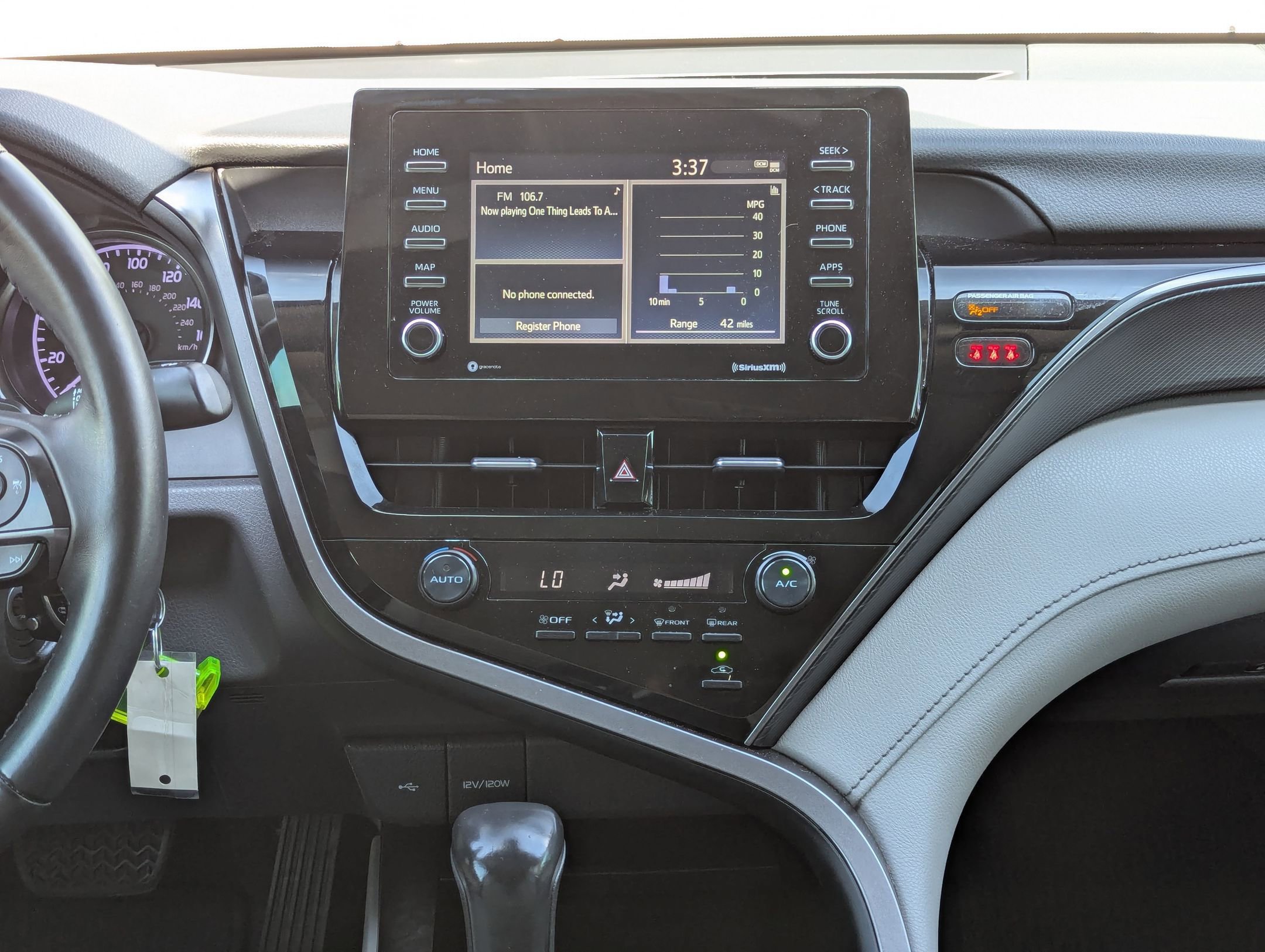 2021 Toyota Camry SE photo 18