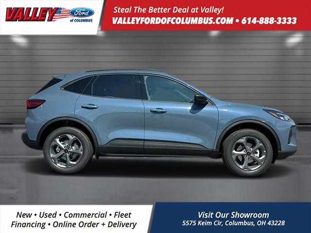 2026 Ford Escape ST-Line photo 2
