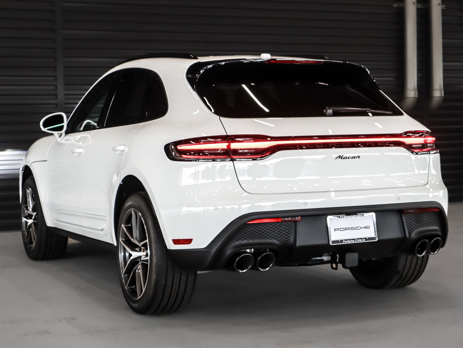 2026 Porsche Macan T photo 3