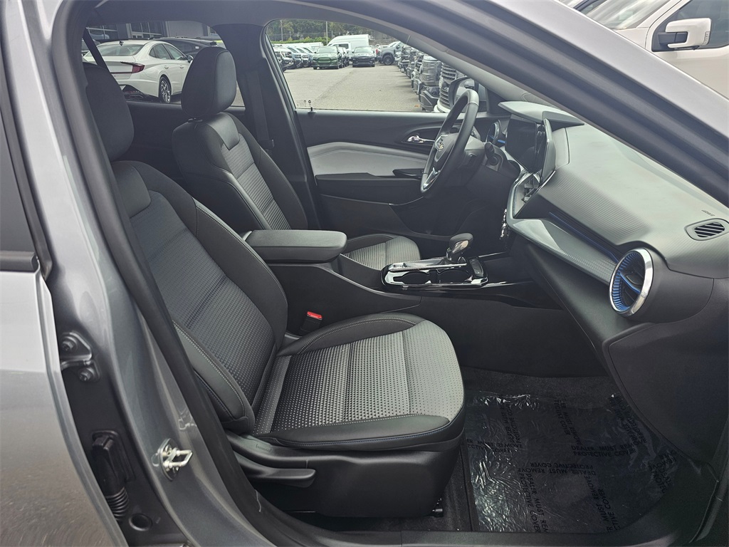 2024 Chevrolet Trax LT photo 10