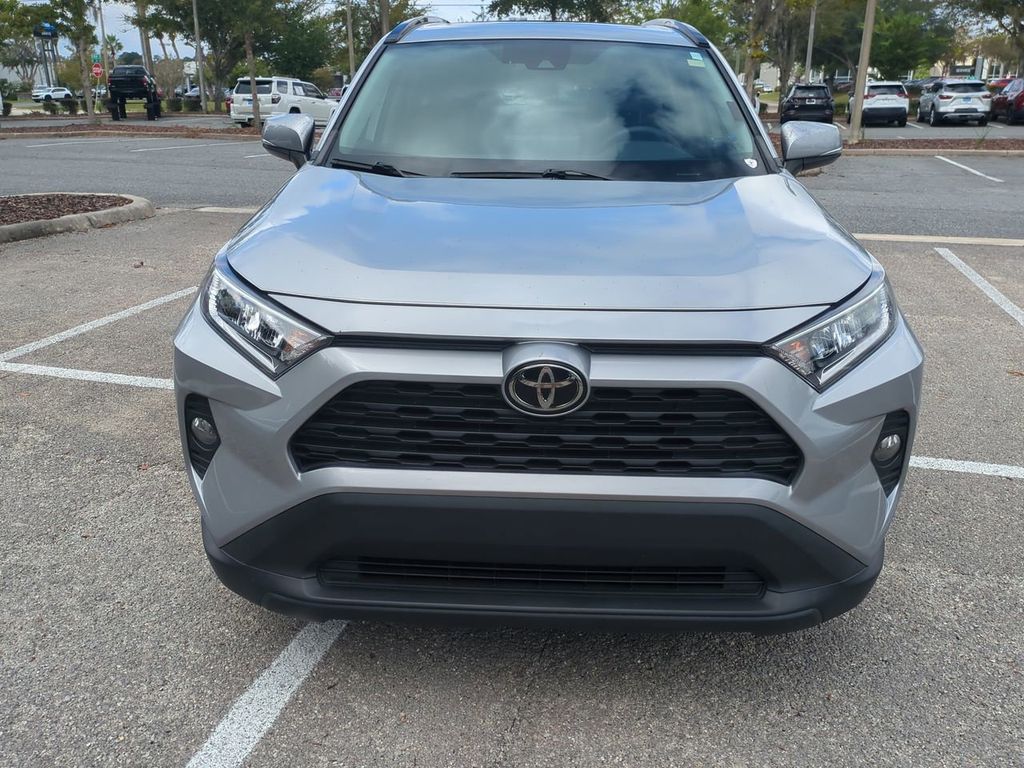 2020 Toyota RAV4 XLE Premium photo 4