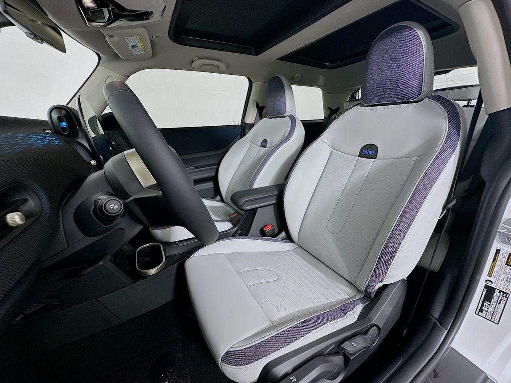 New 2025 White MINI Iconic image 16