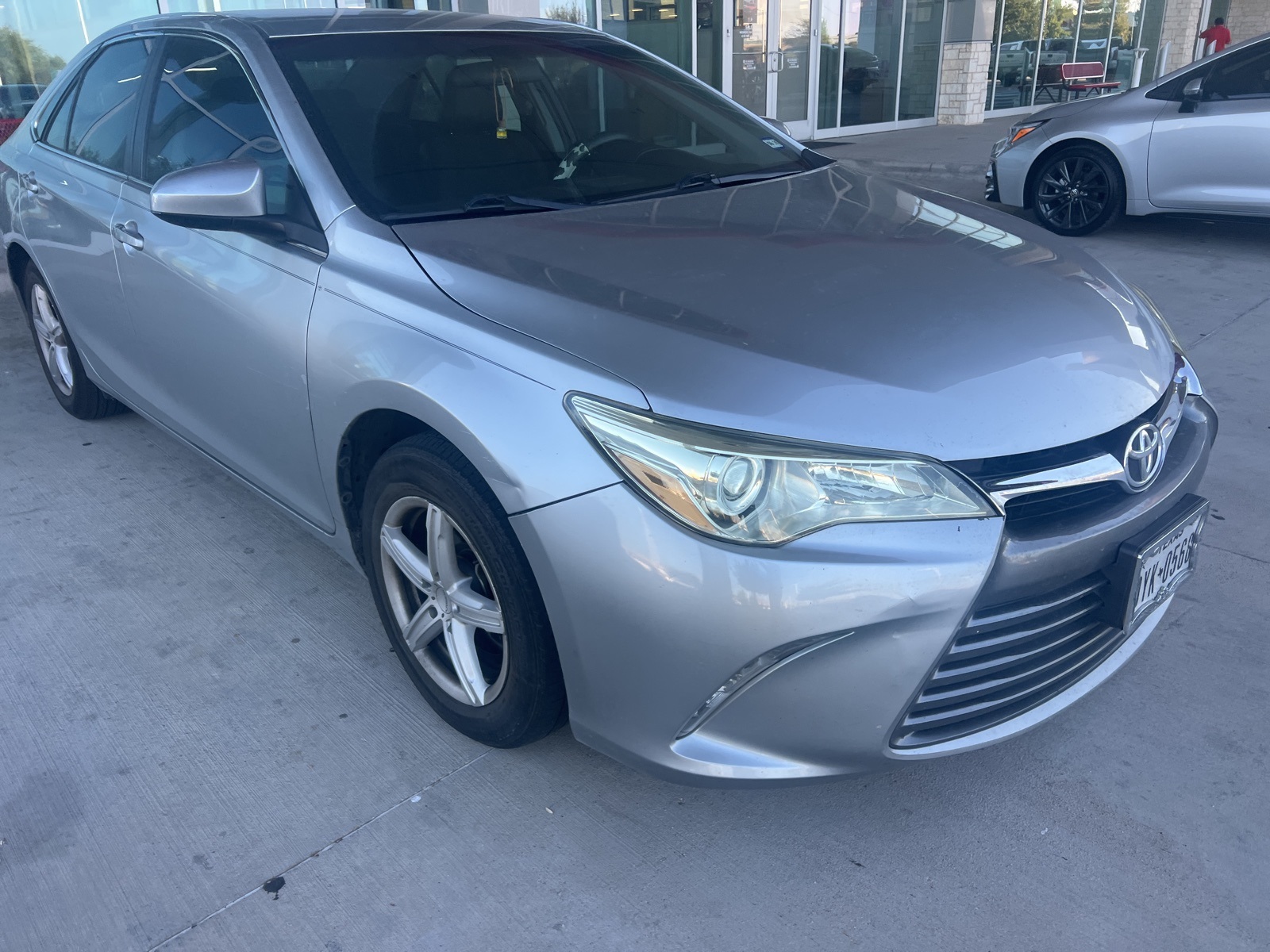 2016 Toyota Camry XLE photo 3