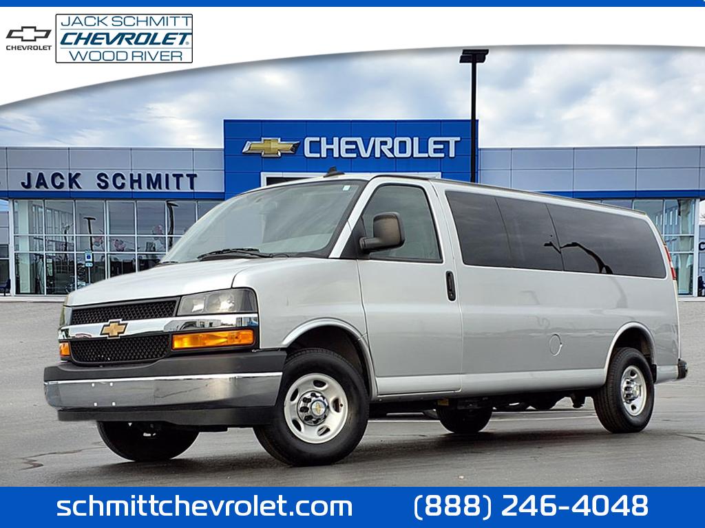 2024 Chevrolet Express Passenger LS's photo