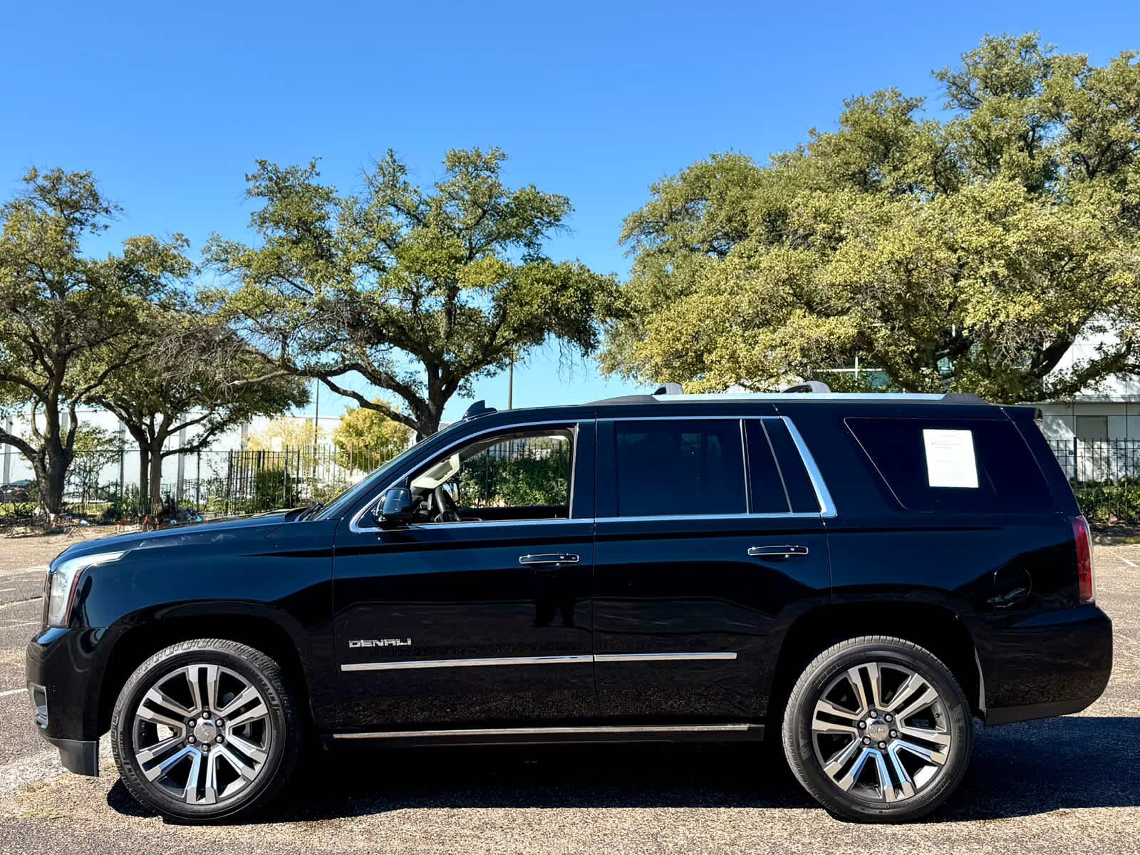 2019 Gmc Yukon Denali photo 2
