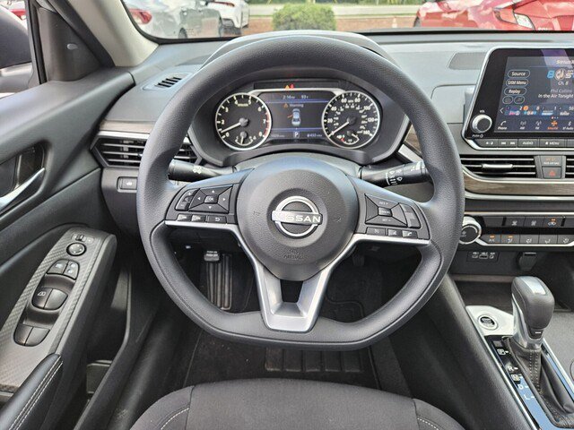 2025 Nissan Altima SV photo 11