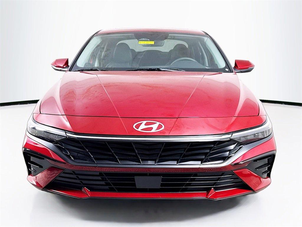 2025 Hyundai Elantra Limited photo 2