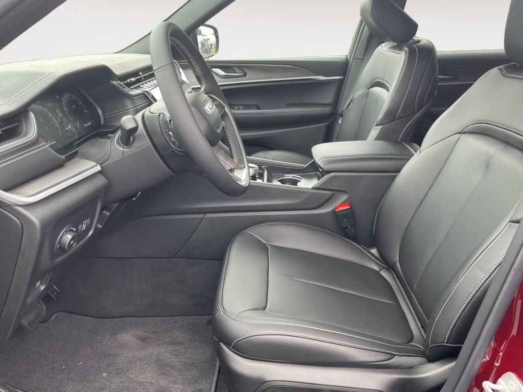 2025 Jeep Grand Cherokee Limited photo 9