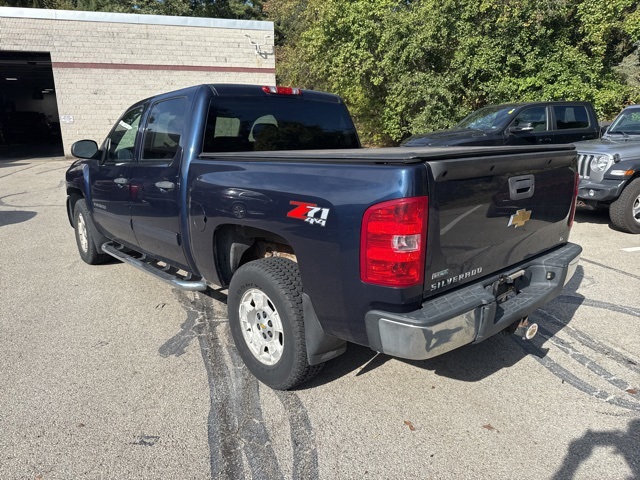 2011 Chevrolet Silverado 1500 LT photo 3