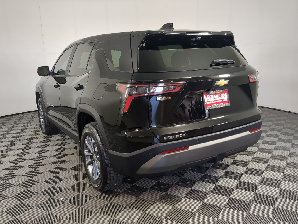 2025 Chevrolet Equinox LT photo 3