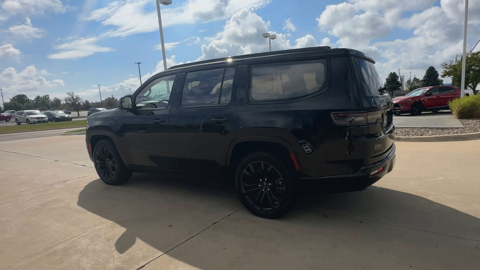 2023 Jeep Grand Wagoneer II photo 6