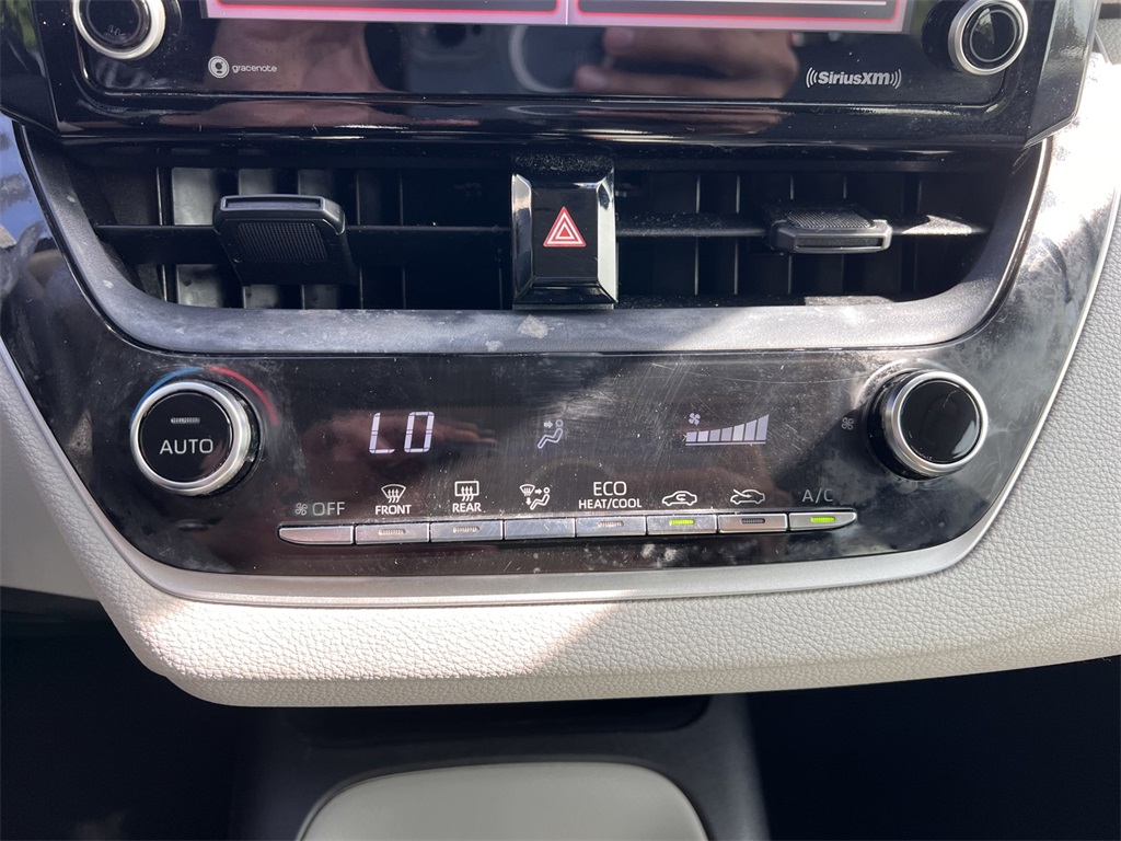 2022 Toyota Corolla LE photo 28