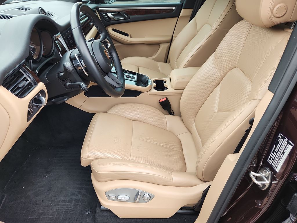2023 Porsche Macan Base photo 14