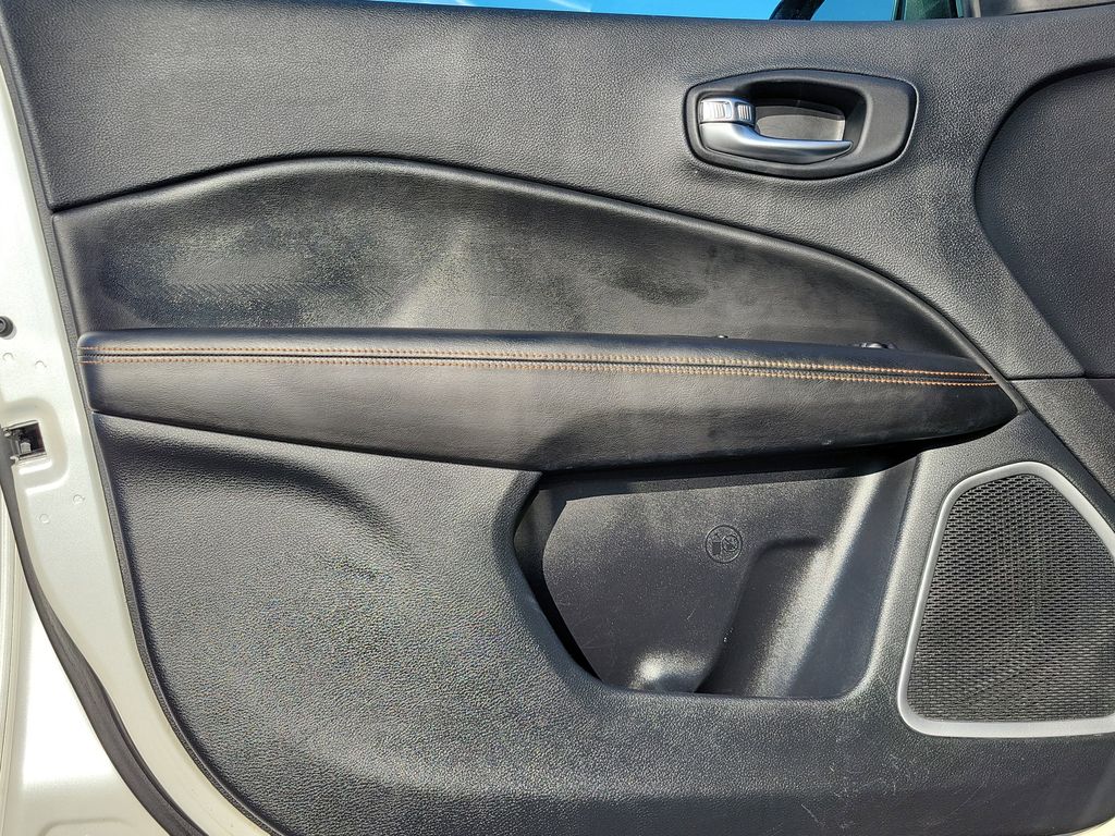 2021 Jeep Compass Limited photo 9