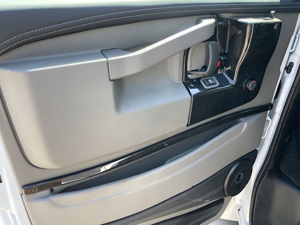 2025 Gmc Savana Cargo 2500 photo 33