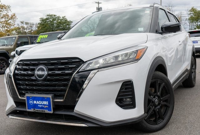 2023 Nissan Kicks SR's photo