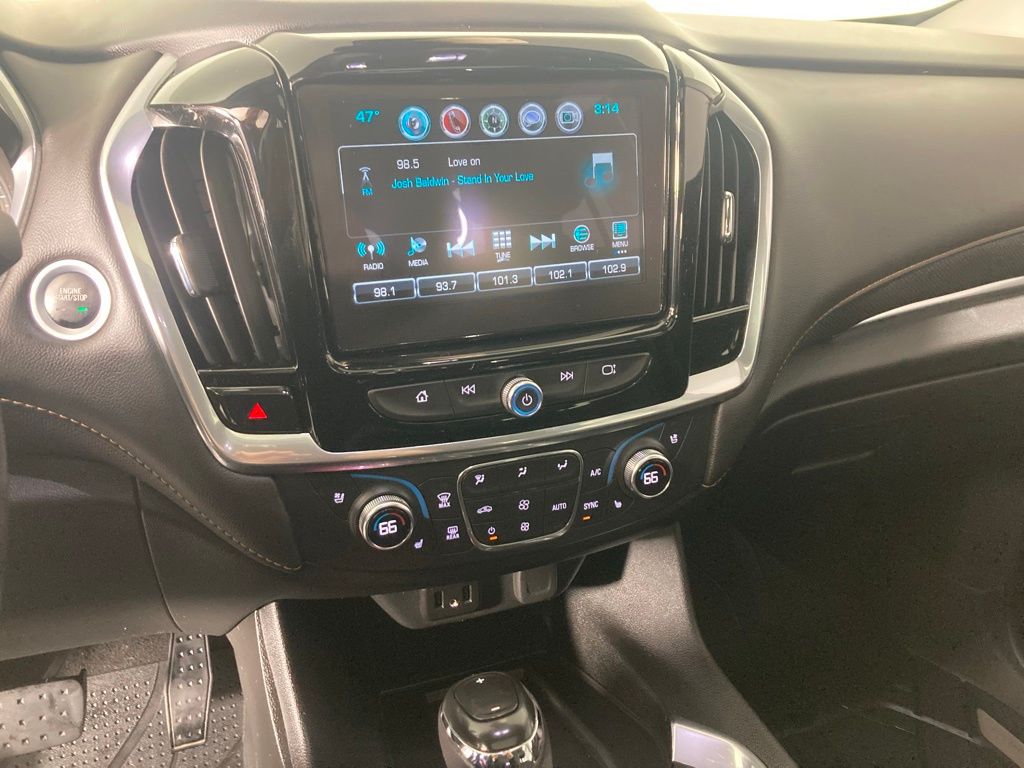 Used 2019 Chevrolet Traverse Premier with VIN 1GNEVKKW6KJ248844 for sale in Elk River, Minnesota