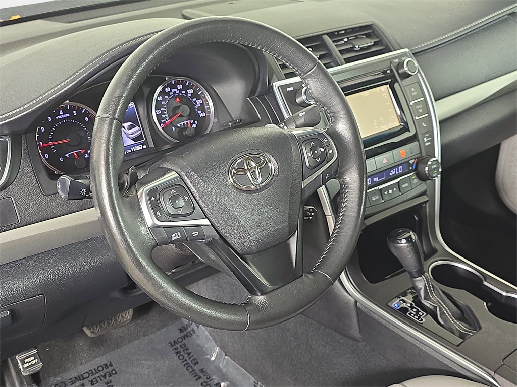 2015 Toyota Camry XSE photo 14