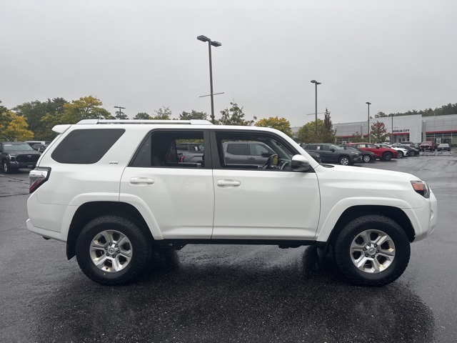 2017 Toyota 4Runner SR5 photo 2