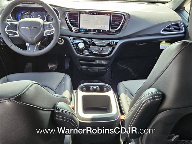 2025 Chrysler Voyager LX photo 8