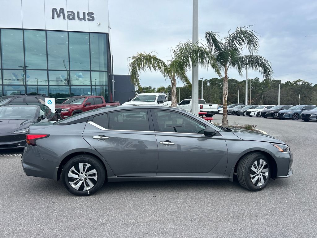 2025 Nissan Altima 2.5 S photo 8