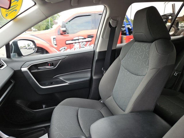 2022 Toyota RAV4 Hybrid XLE photo 24
