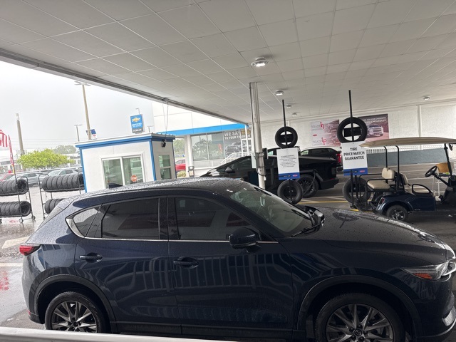 2021 Mazda CX-5 Signature photo 2