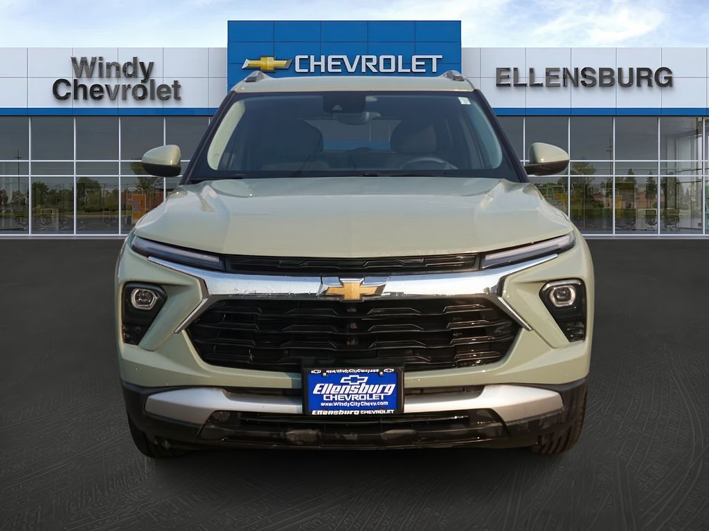 2025 Chevrolet Trailblazer LT photo 2