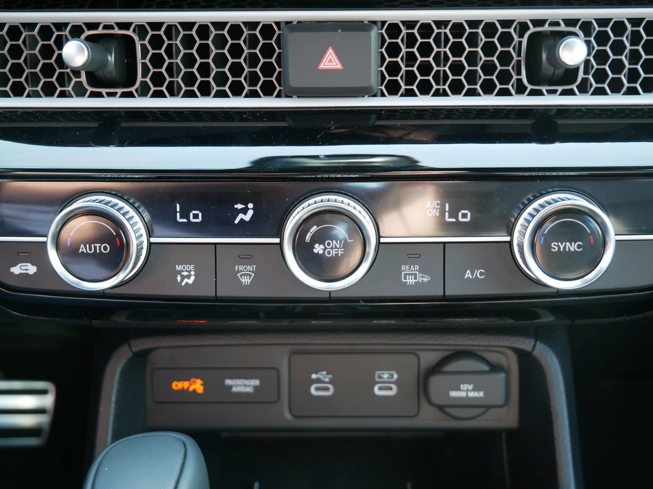 2026 Honda Civic Hatchback Touring Hybrid photo 7