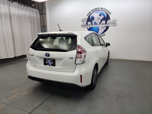 2017 Toyota Prius V photo 4
