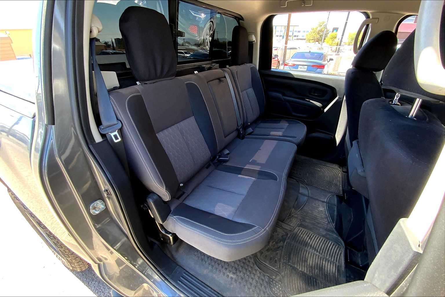 2023 Nissan Titan S Crew Cab photo 15