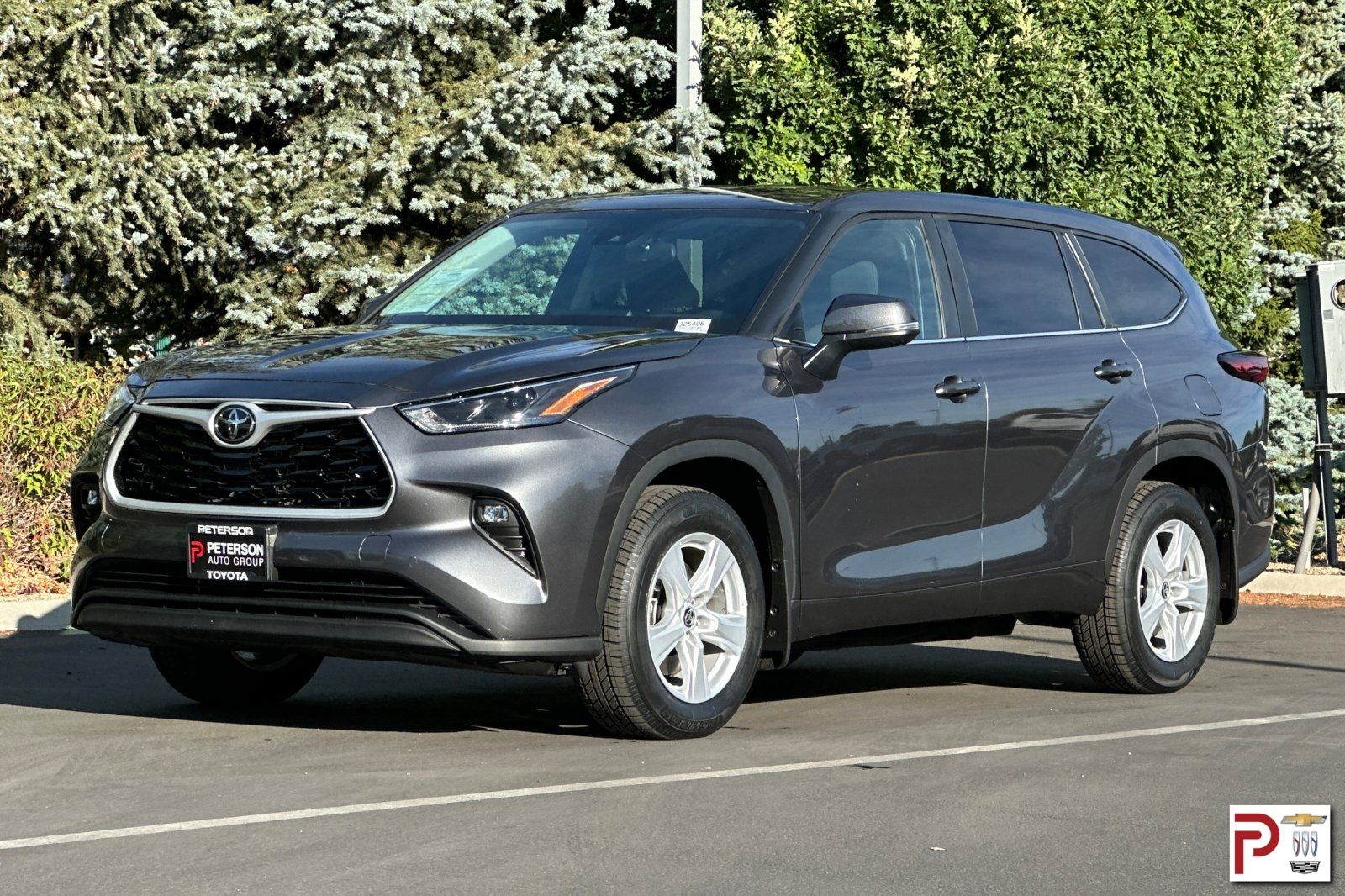 2024 Toyota Highlander LE photo 8