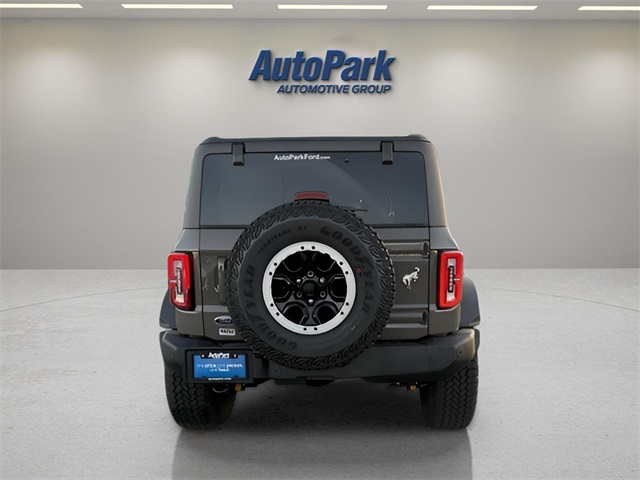 2025 Ford Bronco Outer Banks photo 2