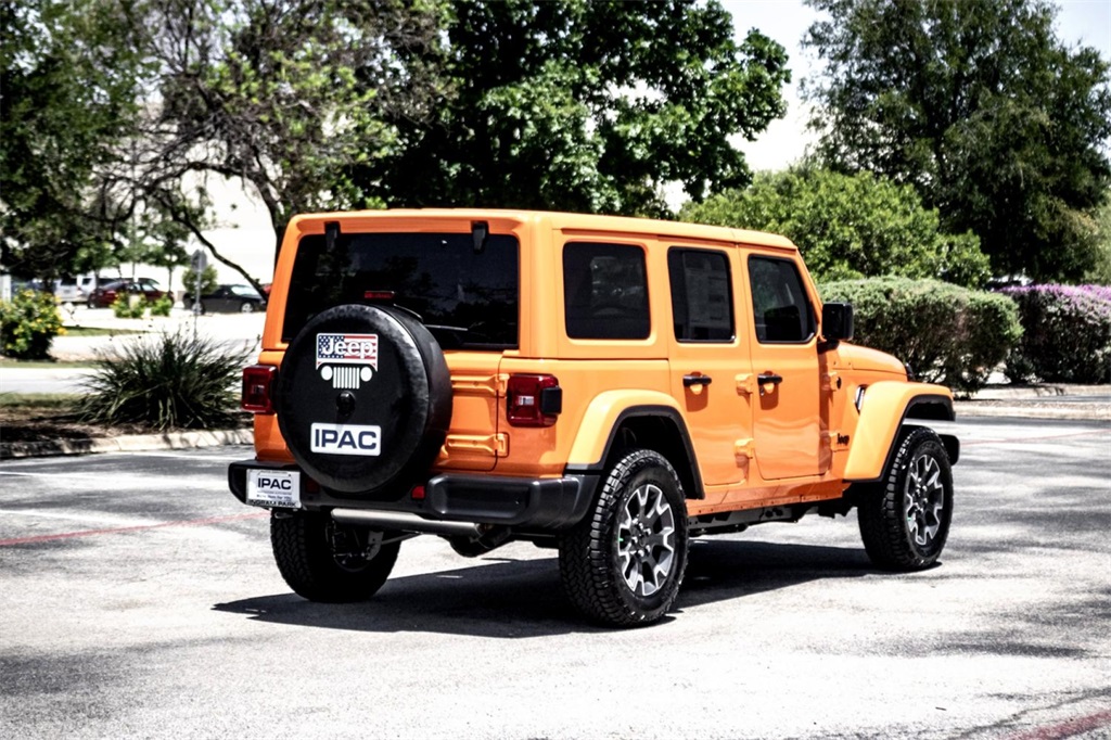 2025 Jeep Wrangler Sahara photo 4