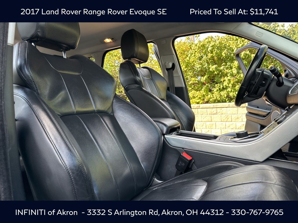 2017 Land Rover Range Rover Evoque SE photo 25